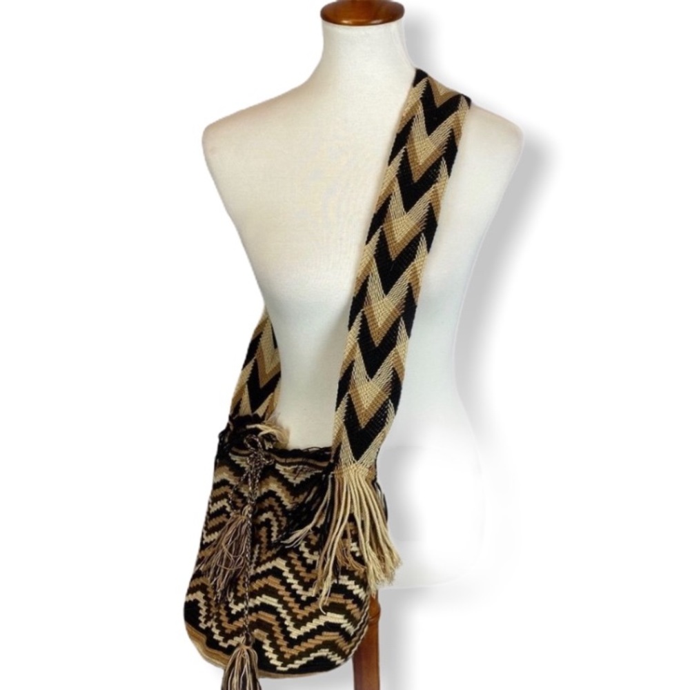 Mochila woven bucket bag zig zag pattern